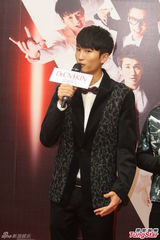 组图：于湉华晨宇交流默契 不介意在一起传言