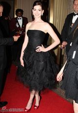 高清组图：大嘴美女安妮-海瑟薇美丽亮相