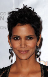 高清组图：哈利-贝瑞金球后台秀完美身材