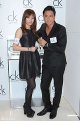 组图：徐子珊坚称未整容 吴卓羲真空西装秀性感