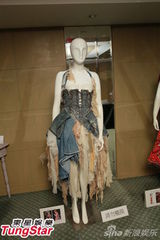 组图：梅艳芳珍贵纪念品展出 歌迷会未邀请梅妈