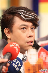 蔡康永患病毒性颜面失调后露面 面部仍不稳(图)