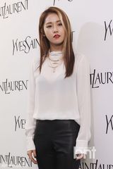 组图：李瑶媛IVY等出席某化妆品牌时尚展示会