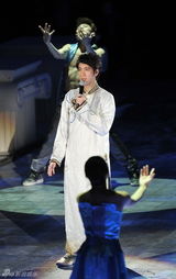 组图：众艺人水立方开唱 李宇春镂空皮衣抢眼