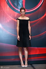 组图：阿汤嫂小黑裙亮相京城 期待与张艺谋合作