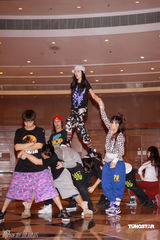 幻灯图集：Twins为个唱彩排 陈伟霆容祖儿探望加油