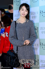 组图：允儿等助阵具惠善新片 南相美李尚允对戒抢眼