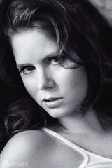 高清组图：艾米-亚当斯《嘉人》性感写真曝光