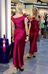 组图：帕丽斯-希尔顿上海购物频频换装