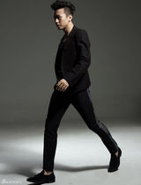 组图：邓超登杂志封面变身俏皮型男