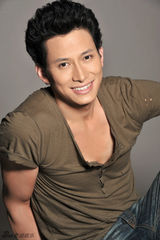 组图：李金哲拍摄硬汉写真 野性魅力深沉内敛