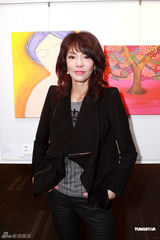 《至八画展》开幕明星捧场 郑裕玲愿画裸体耀祥