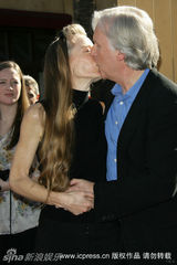 幻灯组图：卡梅隆留名星光大道 施瓦辛格到场助阵