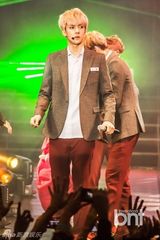 组图：SHINee与EXO-K等K-POP演唱会秀炫舞