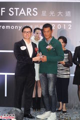 组图：谢霆锋否认介入王菲婚姻传闻