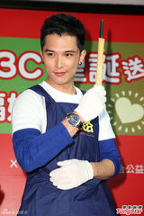 组图：邱泽明年持续拍戏 支持绯闻女友发片