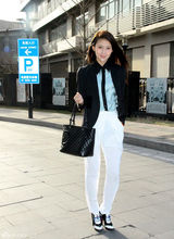 组图：贾青街拍LOOK西装外套搭配白裤