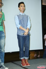 组图：林宥嘉出席新书签售 不承认与邓紫棋游学