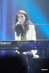 组图：曲婉婷香港音乐会 否认借版权事件炒作