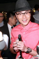 组图：苟芸慧黑纱爆乳出席派对 曝很少赴夜店