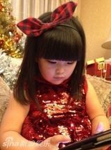 组图：王诗龄卖萌照撞脸童年王菲