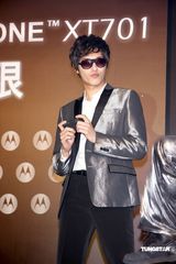 高清组图：蓝正龙化身科技型男 携手蔡淑臻走秀