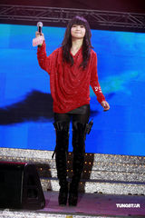 高清：众歌手跨年忙不停 阿Sa(蔡卓妍)陪市民倒数迎2010