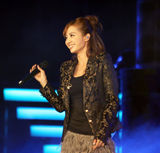 组图：张柏芝助阵赏心乐目演唱会 谢娜夫妻档献唱