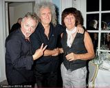 组图：众星献唱纪念皇后乐队主唱65岁诞辰