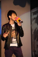 幻灯：吴建飞携三“天使”亮相 谈新片《澳门往事》