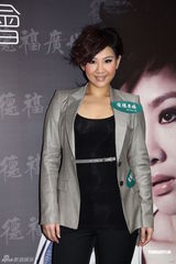 组图：郑欣宜新专辑签唱会称与男友预过情人节