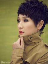 组图：孔琳文艺写真平和干练尽显知性美