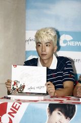 高清组图：韩团2PM全员休闲装亮相粉丝签名会