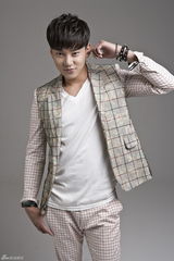 高清图：韩星安圣浩花美男大片干净明朗