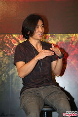 组图：郑伊健心疼老婆禁熬夜 拒生宝宝没动摇