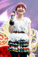 组图：梁静茹叹制作人不好当 新专辑首刷封面现瑕疵