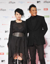 高清组图：MTV超级盛典红地毯 众星美丽“冻”人