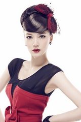 组图：唐于鸿最新写真冷艳浓烈 被赞如娇艳玫瑰 