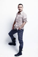 组图：侯剑时尚写真展十足男人味