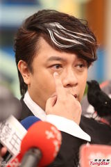 蔡康永患病毒性颜面失调后露面 面部仍不稳(图)