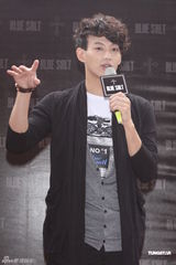 组图：Lollipop F为服饰代言 现场大跳“爱爱舞” 