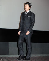 高清组图：孔侑郑柔美《熔炉》试映 情侣装亲密亮相