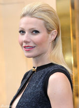 高清组图：格温妮丝-帕特洛新发型亮相秀乳沟