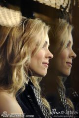 组图：瑞秋-麦克亚当斯性感现身《罪爱》首映