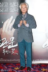 组图：韩星裴涩琪等出席新片《夜关门》试映会