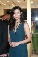 组图：李嘉欣性感亮相优雅妩媚