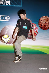 高清：关楚耀谢卫兰寄语祝福 坦言未收其演出邀请