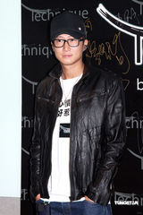 幻灯：李诗韵投资化妆学校 荣升老板娘喜极而泣