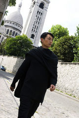 高清图：朱亚文街拍披肩外套开衫围巾一件即可