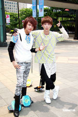 高清组图：棒棒堂小杰王子代言溜得快 滑板舞曝光